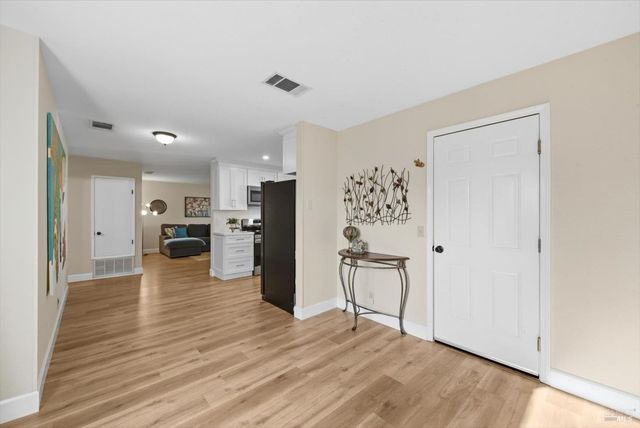 427 Temple Dr, Vacaville, CA 95687