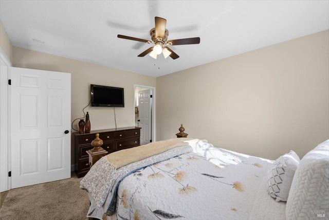 427 Temple Dr, Vacaville, CA 95687