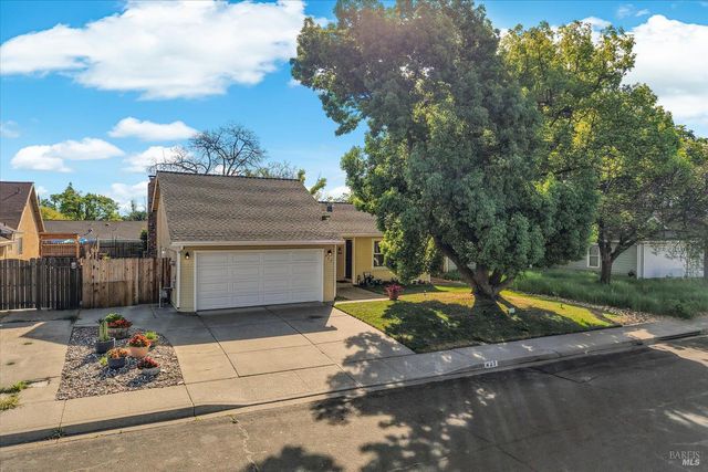 427 Temple Dr, Vacaville, CA 95687