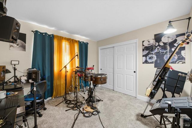 427 Temple Dr, Vacaville, CA 95687