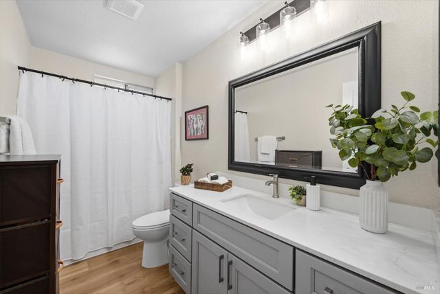 427 Temple Dr, Vacaville, CA 95687