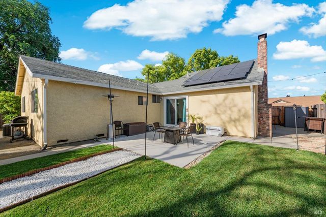 427 Temple Dr, Vacaville, CA 95687