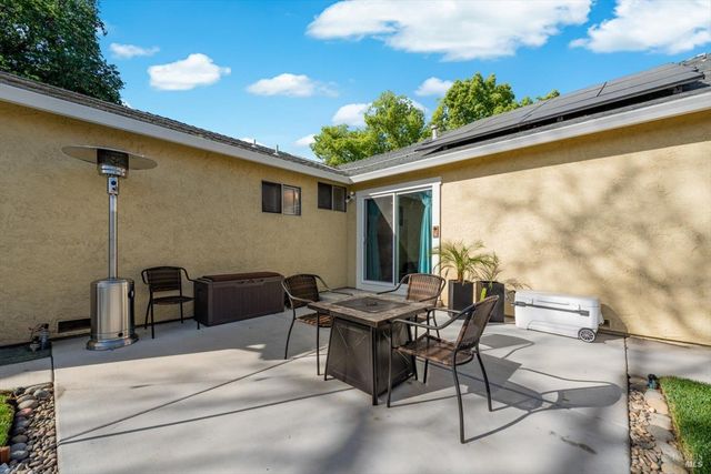 427 Temple Dr, Vacaville, CA 95687