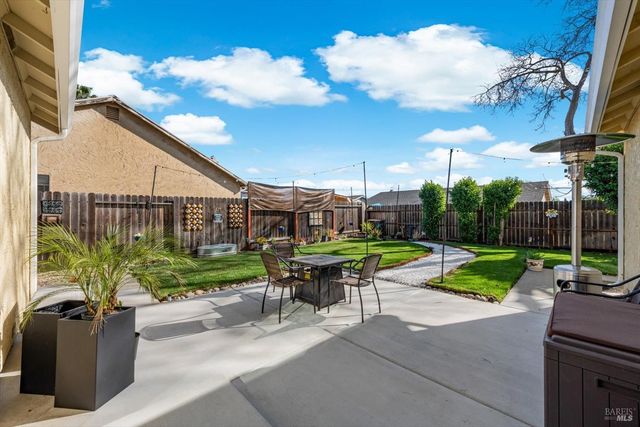 427 Temple Dr, Vacaville, CA 95687