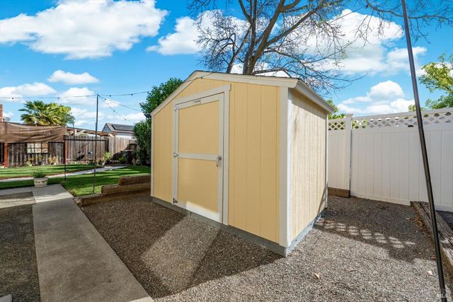 427 Temple Dr, Vacaville, CA 95687