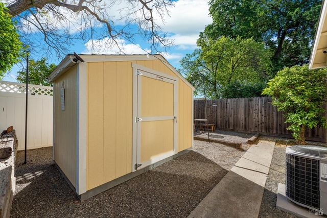 427 Temple Dr, Vacaville, CA 95687