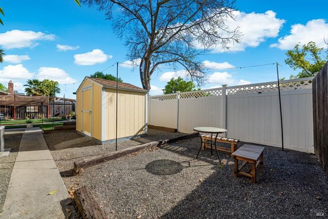 427 Temple Dr, Vacaville, CA 95687