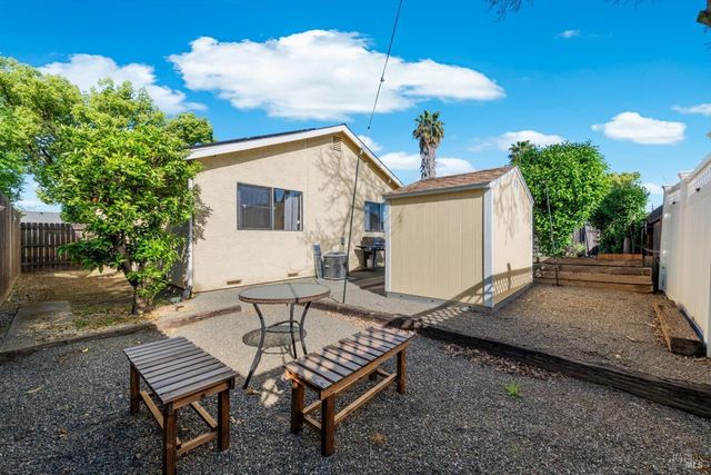 427 Temple Dr, Vacaville, CA 95687