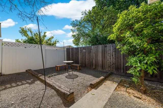 427 Temple Dr, Vacaville, CA 95687