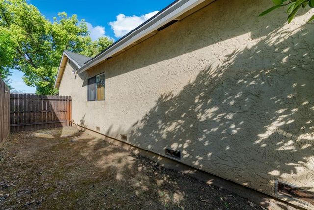 427 Temple Dr, Vacaville, CA 95687