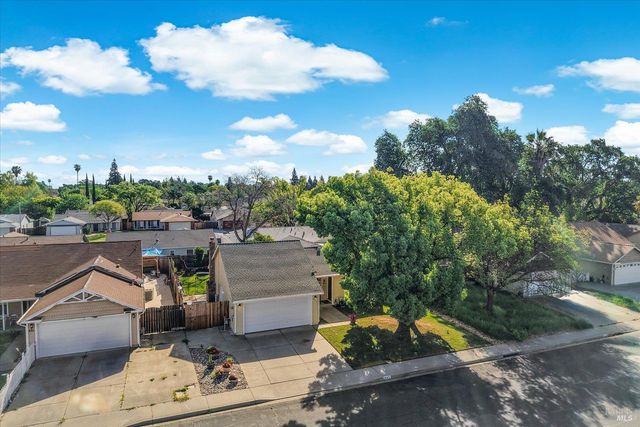 427 Temple Dr, Vacaville, CA 95687