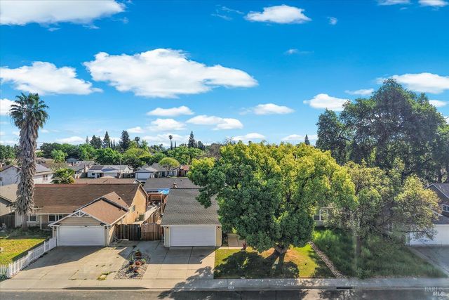 427 Temple Dr, Vacaville, CA 95687