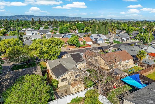 427 Temple Dr, Vacaville, CA 95687