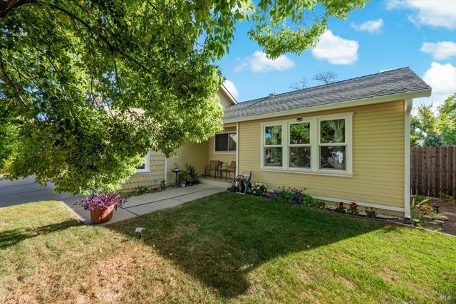 427 Temple Dr, Vacaville, CA 95687