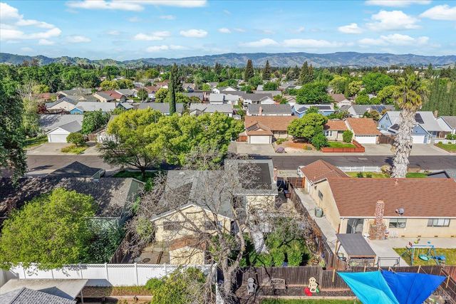 427 Temple Dr, Vacaville, CA 95687