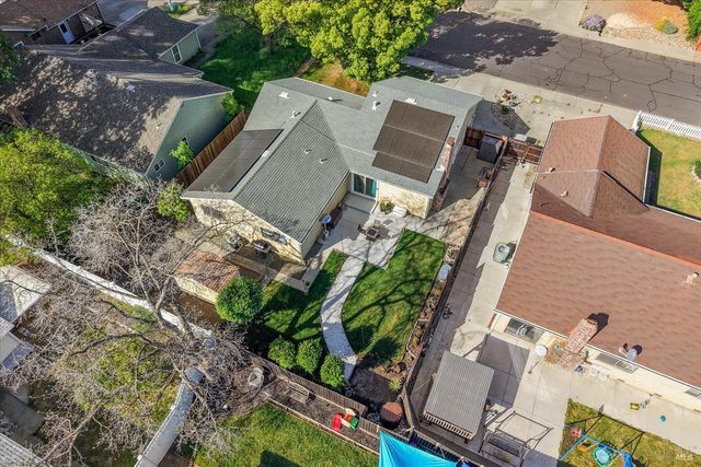 427 Temple Dr, Vacaville, CA 95687