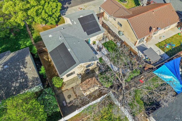 427 Temple Dr, Vacaville, CA 95687