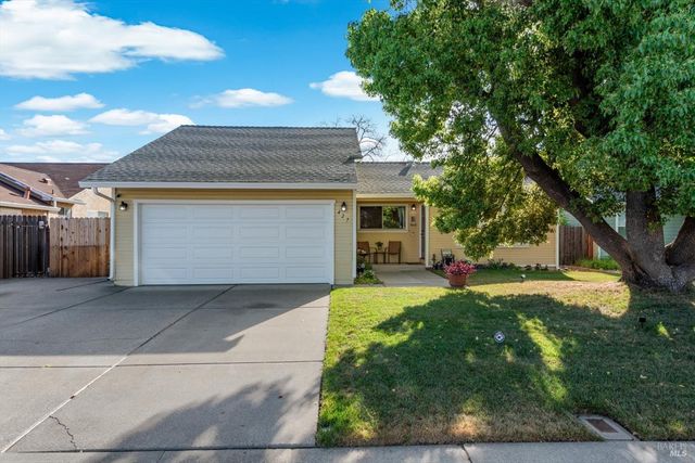 427 Temple Dr, Vacaville, CA 95687