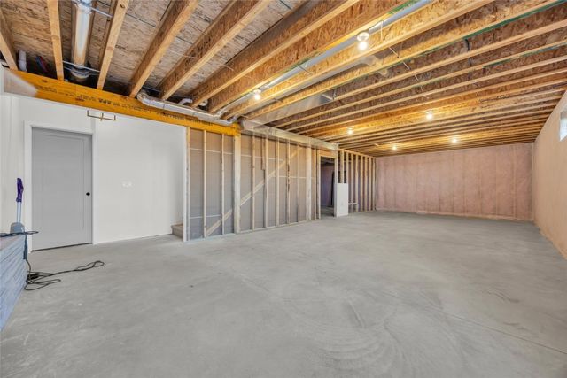 827 Indigo Drive, Palo, IA 52324