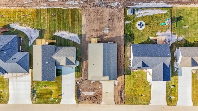 827 Indigo Drive, Palo, IA 52324