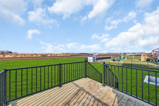 827 Indigo Drive, Palo, IA 52324