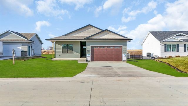 827 Indigo Drive, Palo, IA 52324