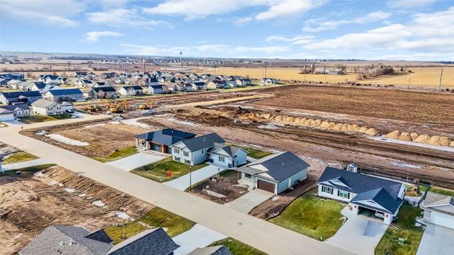 827 Indigo Drive, Palo, IA 52324