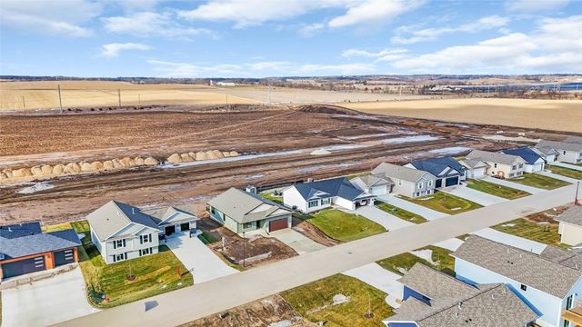 827 Indigo Drive, Palo, IA 52324