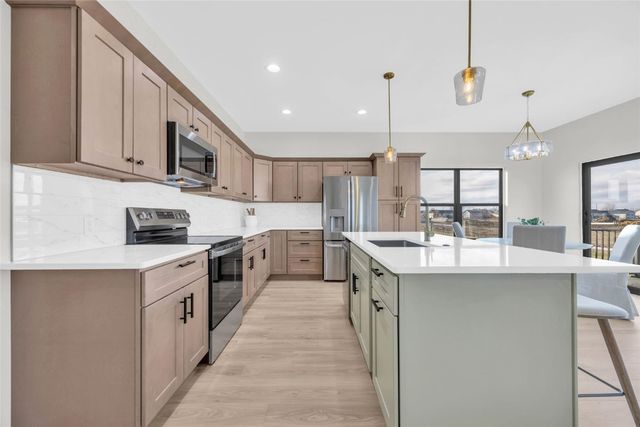 827 Indigo Drive, Palo, IA 52324