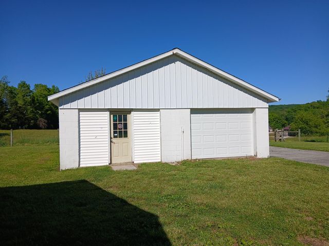 3118 Hamilton Valley Road, Crab Orchard, KY 40419