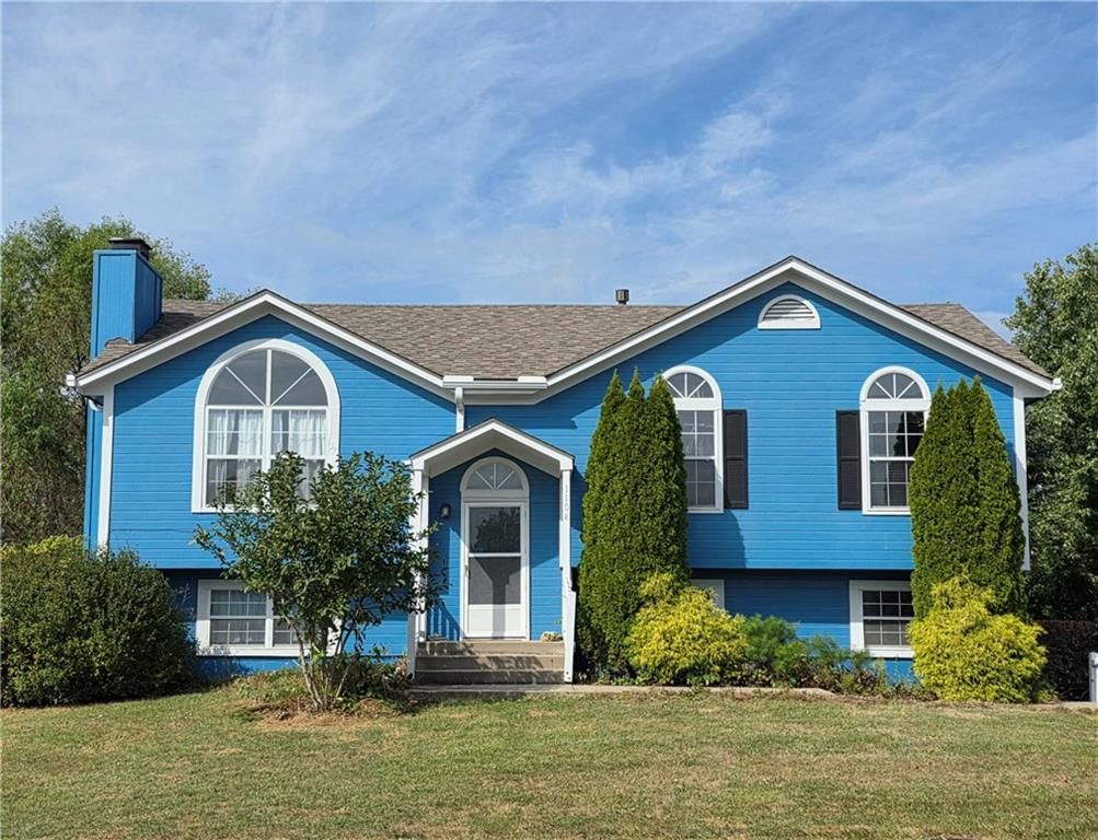 1104 16th Avenue S, Greenwood, MO 64034