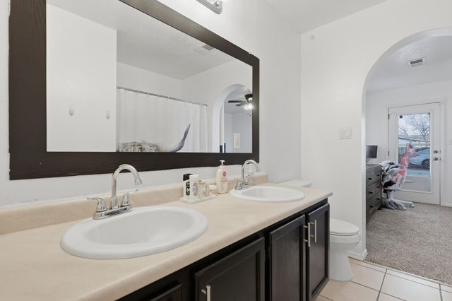 19 Owens Drive, Los Lunas, NM 87031