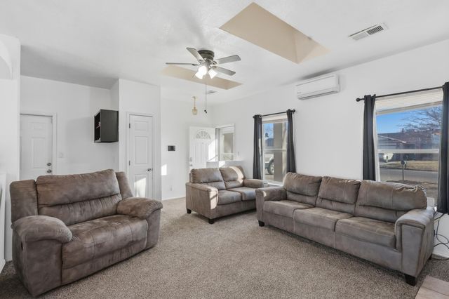 19 Owens Drive, Los Lunas, NM 87031