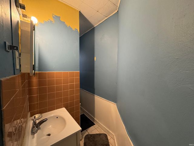 2102 California Avenue, Fort Wayne, IN 46805