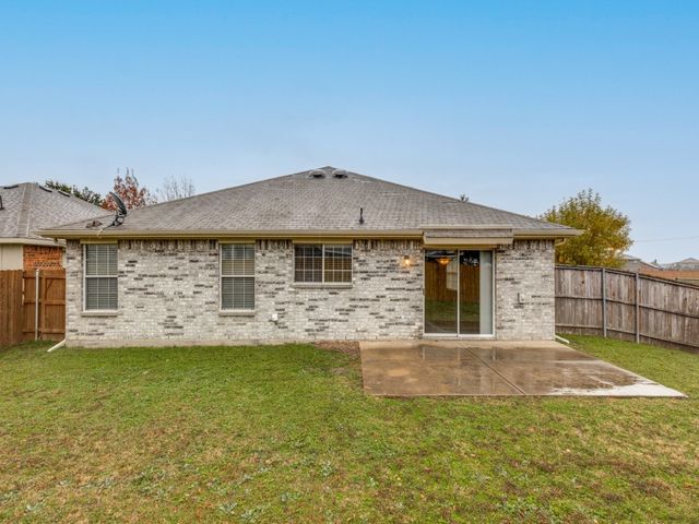 2001 Lake Trail Drive, Heartland, TX 75126