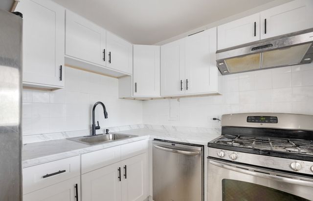1451 E 55th Street 317N, Chicago, IL 60615