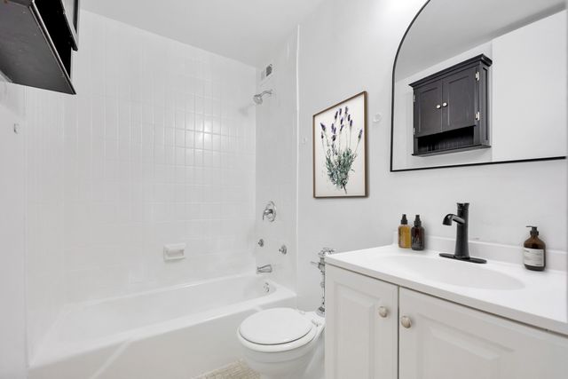 1451 E 55th Street 317N, Chicago, IL 60615