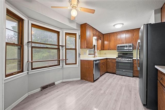 419 Topeka Avenue, Leavenworth, KS 66048