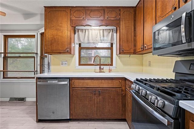 419 Topeka Avenue, Leavenworth, KS 66048