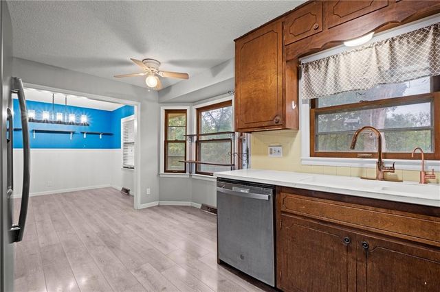 419 Topeka Avenue, Leavenworth, KS 66048