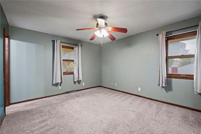 419 Topeka Avenue, Leavenworth, KS 66048