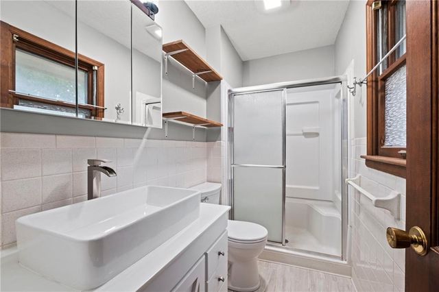 419 Topeka Avenue, Leavenworth, KS 66048