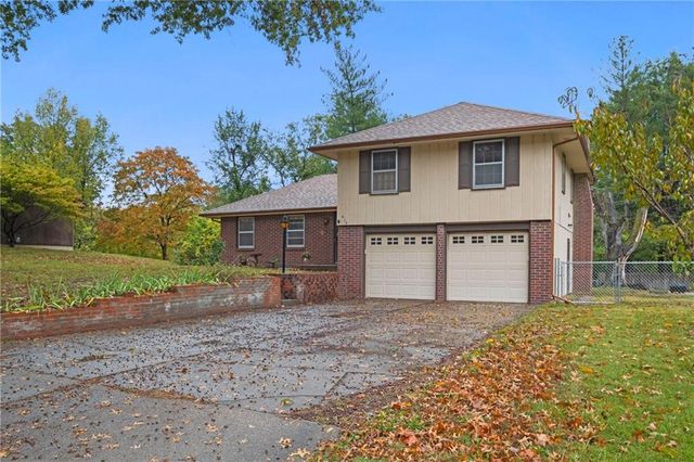 419 Topeka Avenue, Leavenworth, KS 66048