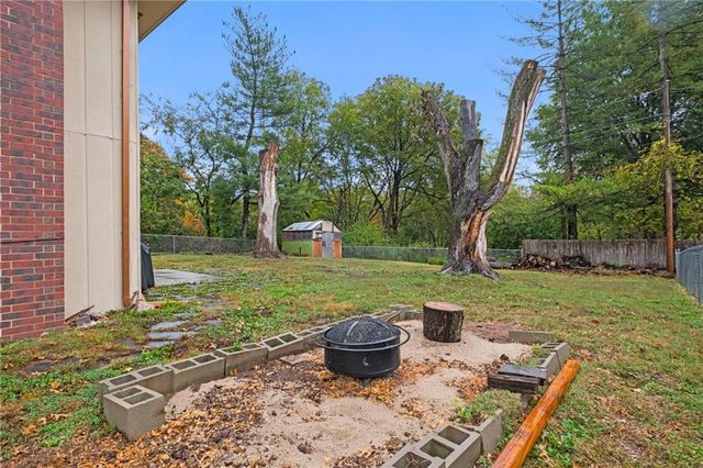 419 Topeka Avenue, Leavenworth, KS 66048