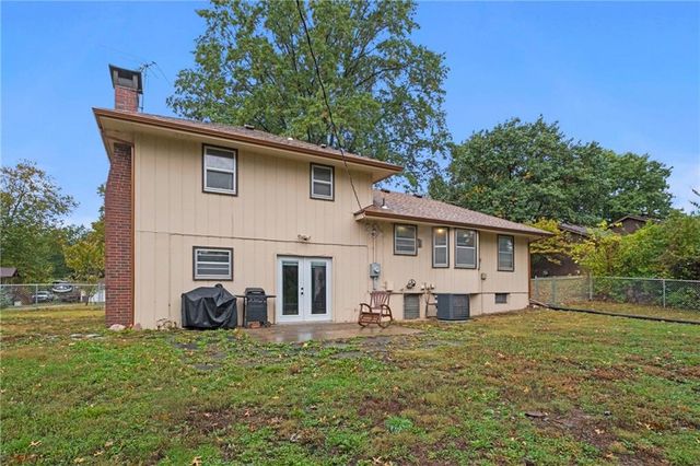 419 Topeka Avenue, Leavenworth, KS 66048