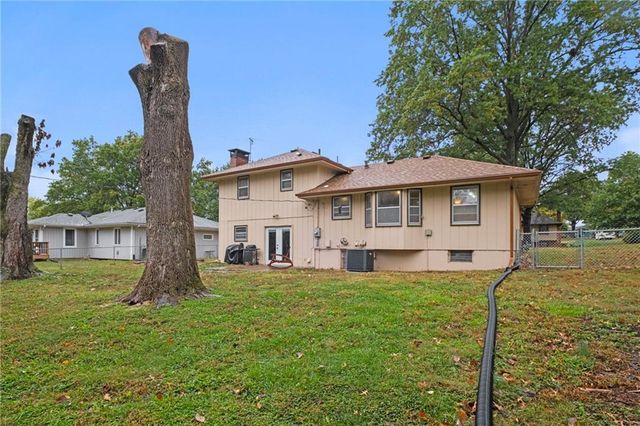 419 Topeka Avenue, Leavenworth, KS 66048