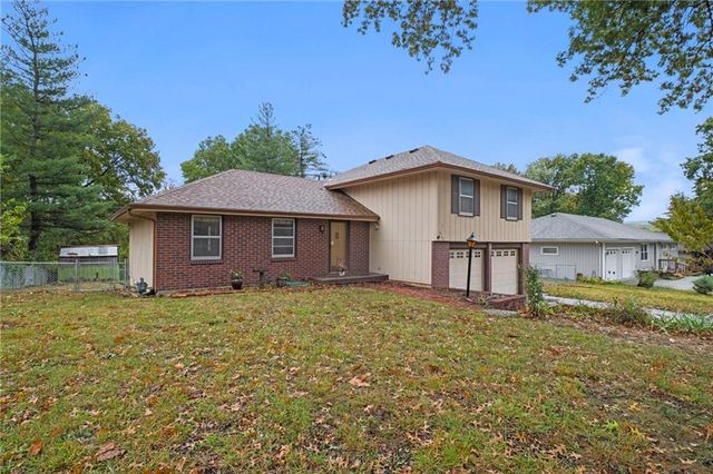 419 Topeka Avenue, Leavenworth, KS 66048