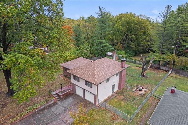 419 Topeka Avenue, Leavenworth, KS 66048