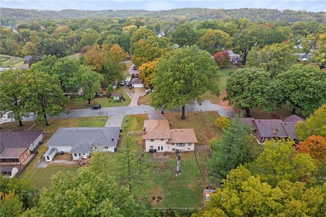 419 Topeka Avenue, Leavenworth, KS 66048