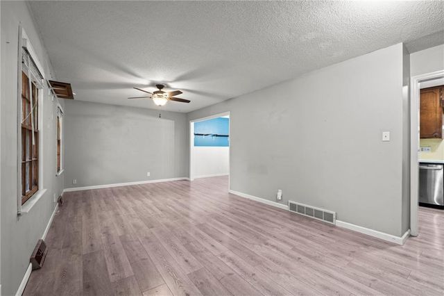 419 Topeka Avenue, Leavenworth, KS 66048